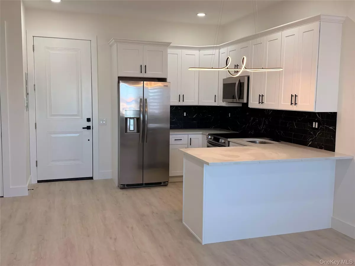 Oceanside, NY 11572,3255 Lawson BLVD #202