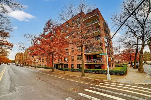 Bronx, NY 10471,6495 Broadway #5R