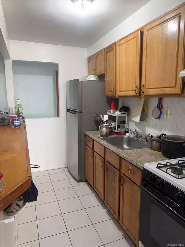 Elmhurst, NY 11373,74-24 44 AVE