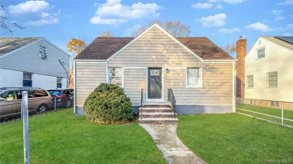 Hempstead, NY 11550,15 Circle DR