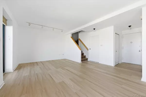 Long Beach, NY 11561,100 W Broadway #7C