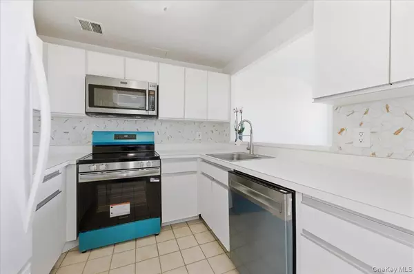 Long Beach, NY 11561,100 W Broadway #7C