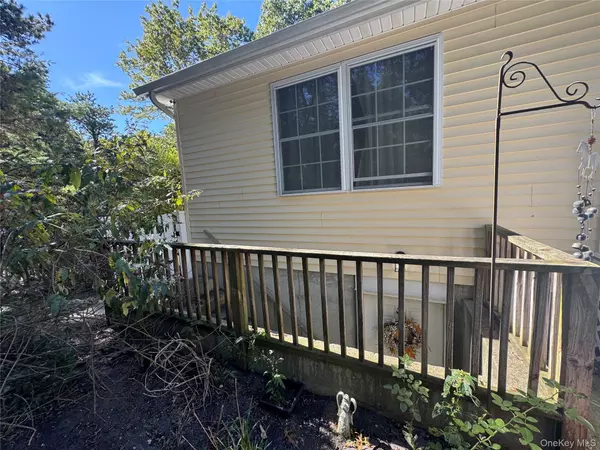 Manorville, NY 11949,43 N Cozine RD