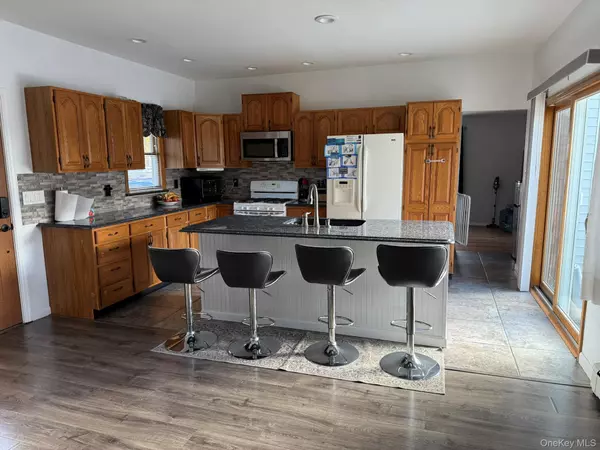 Mastic Beach, NY 11951,196 Neighborhood RD