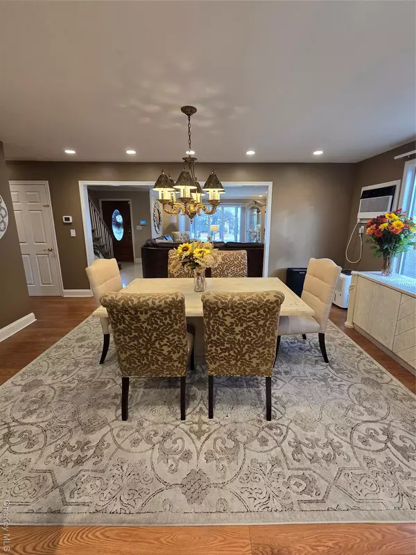 Howard Beach, NY 11414,15724 86th ST