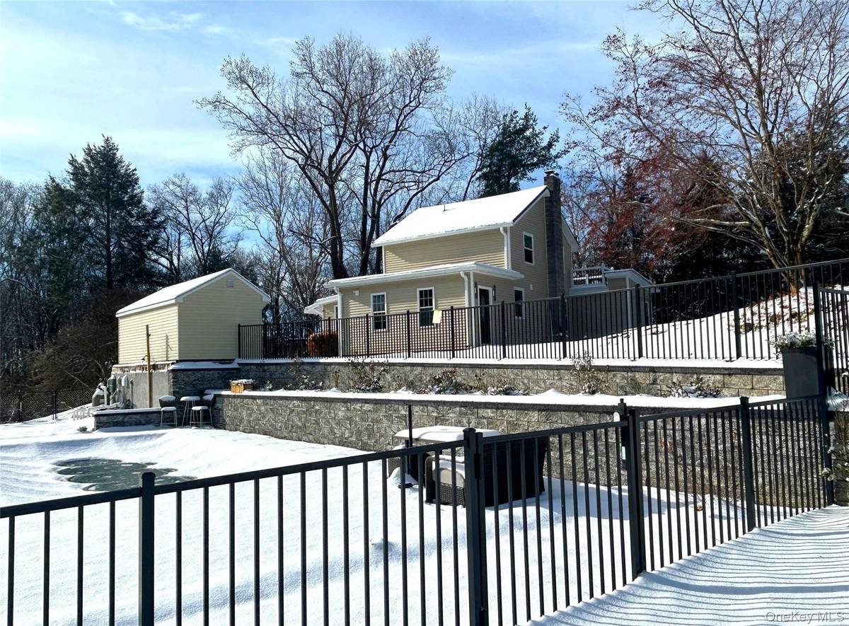 Hyde Park, NY 12538,104 S Quaker LN