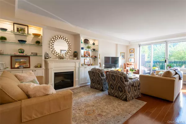 Garden City, NY 11530,100 Hilton AVE #M4