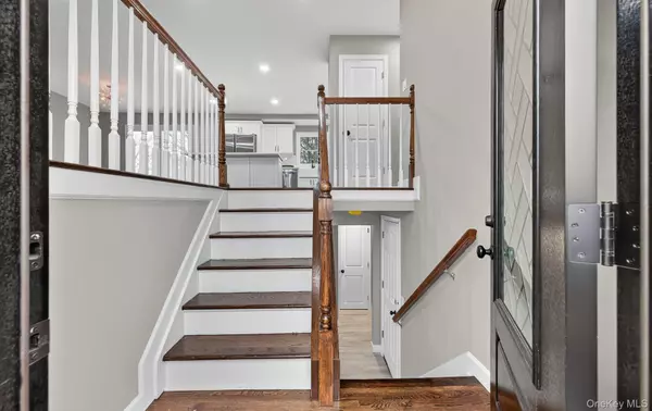 Sayville, NY 11782,27 Claire LN