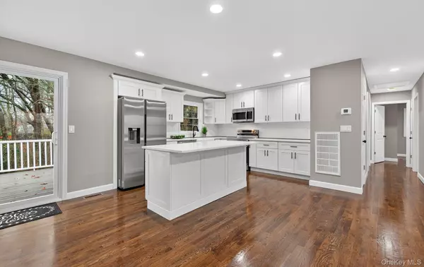 Sayville, NY 11782,27 Claire LN