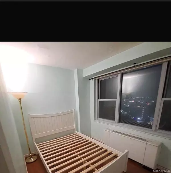 Briarwood, NY 11435,85-15 Main Street #12 S