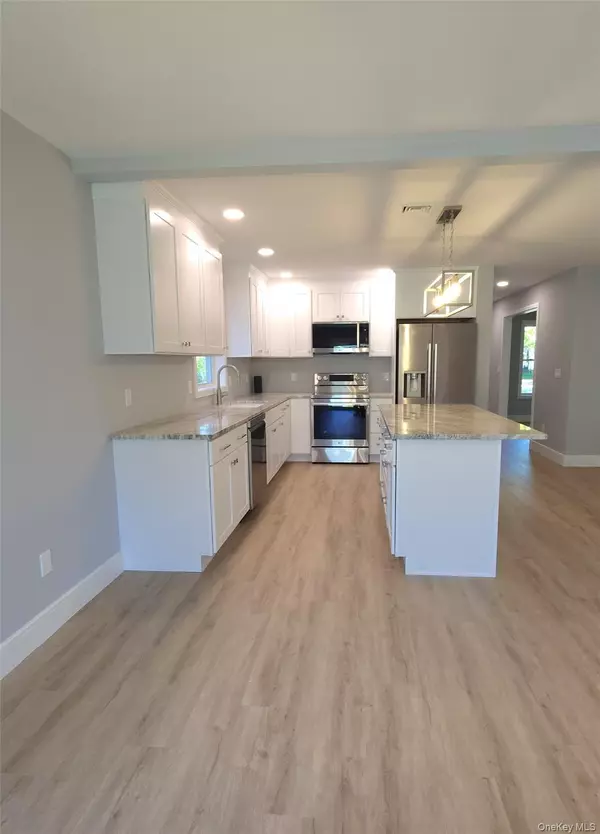 Pine Bush, NY 12566,15 Greising ST