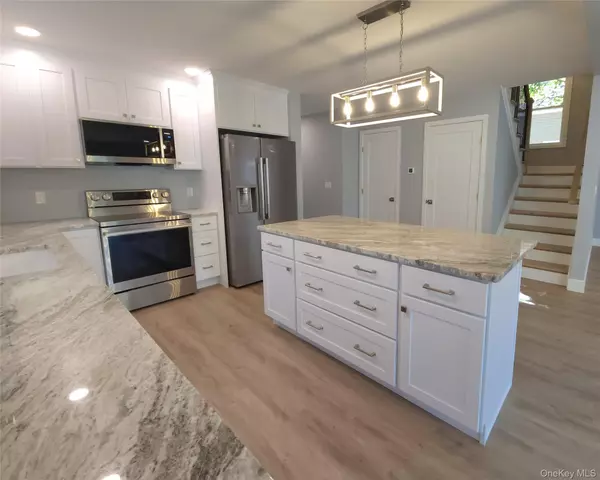 Pine Bush, NY 12566,15 Greising ST