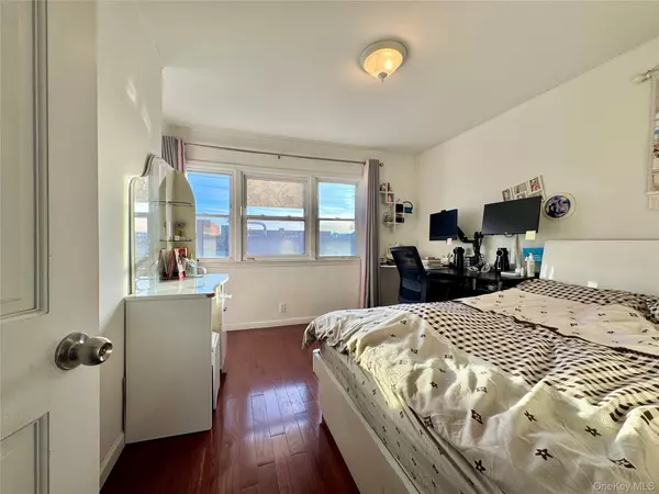 College Point, NY 11354,12013 28th AVE