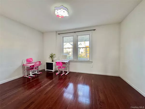 College Point, NY 11354,12013 28th AVE