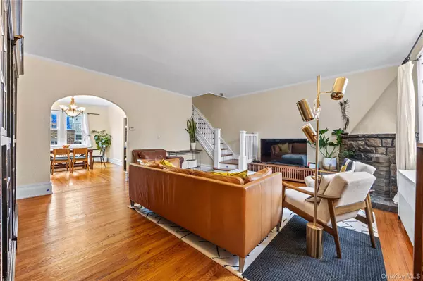 Bayside, NY 11361,32-20 213th ST