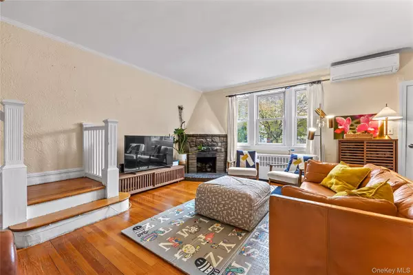 Bayside, NY 11361,32-20 213th ST