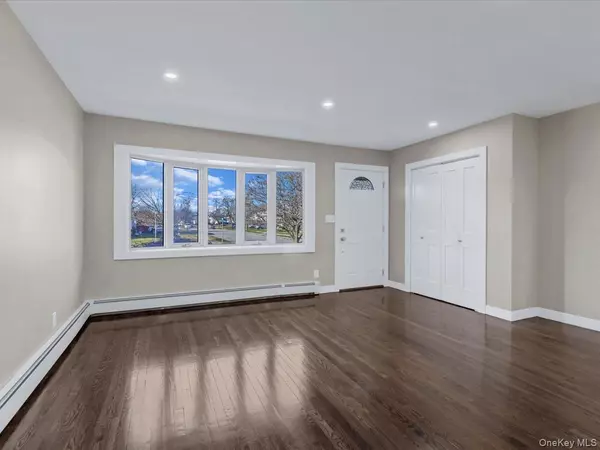 Wantagh, NY 11793,3167 Morgan DR