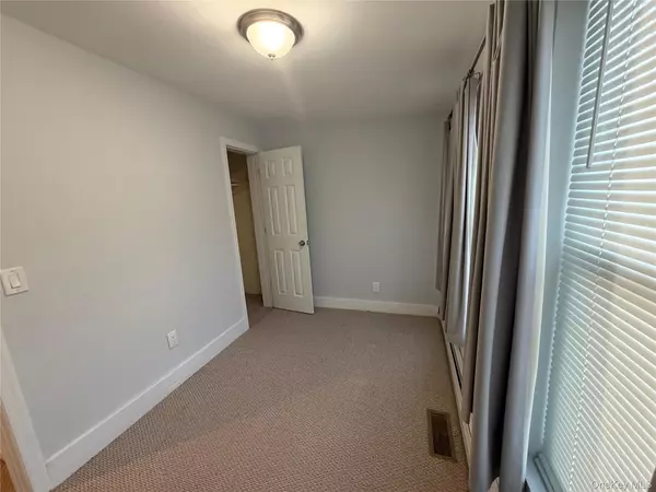 Oyster Bay, NY 11771,75 Anstice ST #1