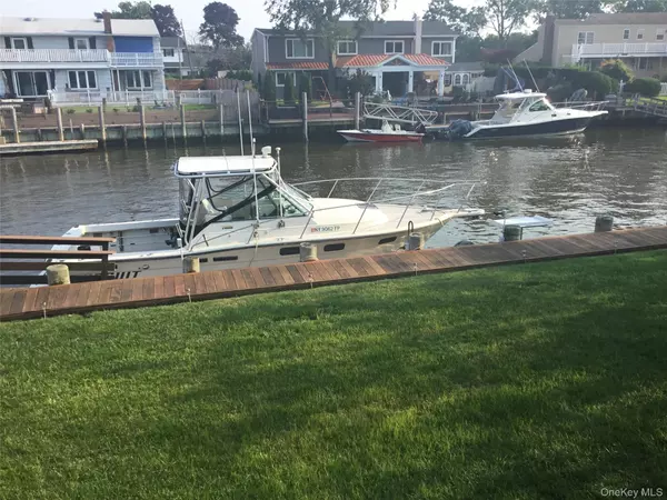 Massapequa, NY 11758,266 Bayview AVE