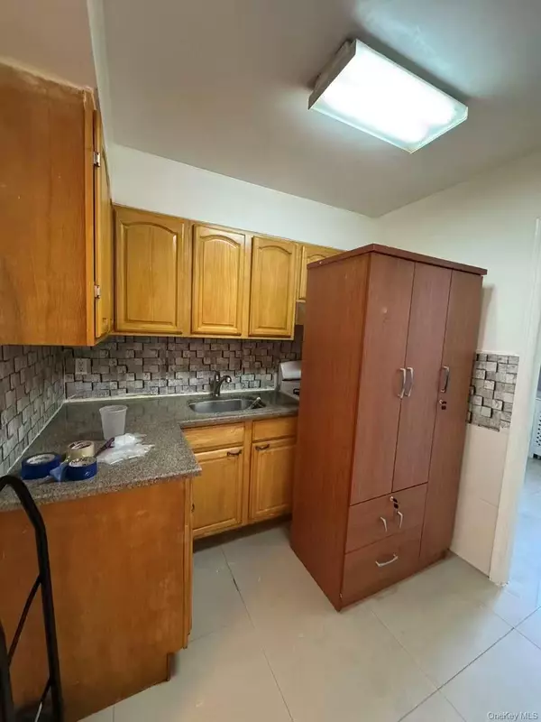 Elmhurst, NY 11373,47-05 90th ST #1FL