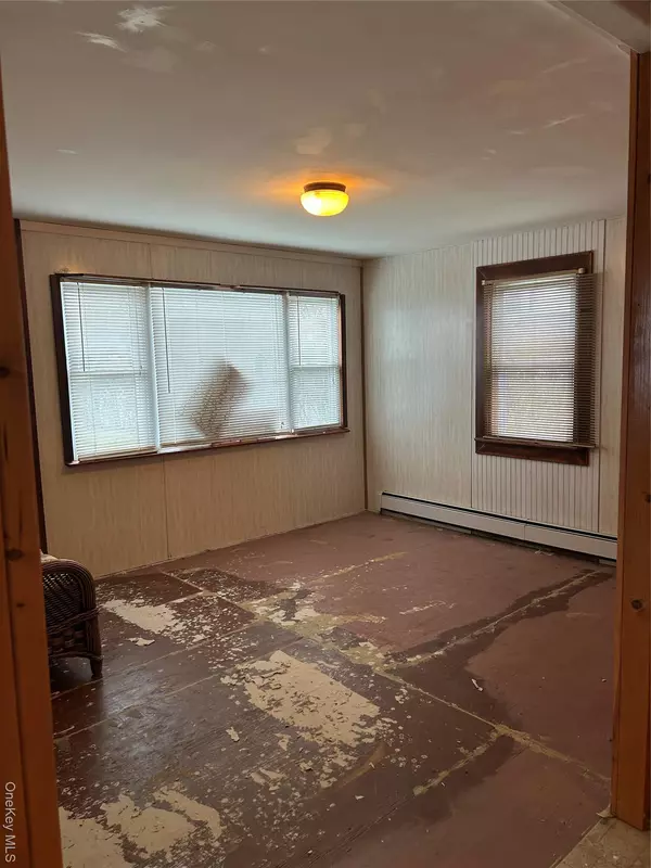 Shirley, NY 11967,43 Abby LN