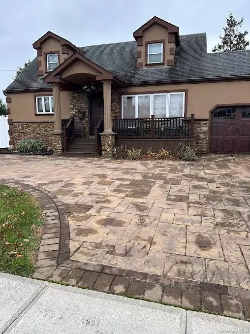 Massapequa, NY 11758,258 N Suffolk AVE