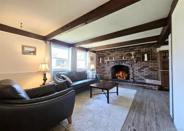 Selden, NY 11784,373 Magnolia DR