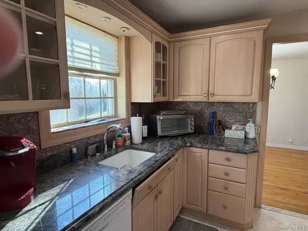 Yonkers, NY 10710,93 Whitman RD