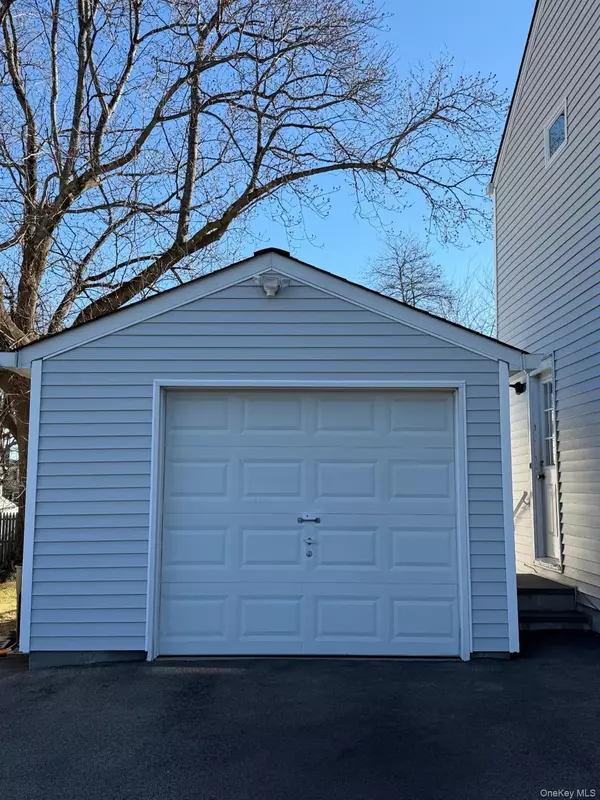 Yonkers, NY 10710,93 Whitman RD