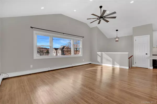 Oyster Bay, NY 11771,171 School ST