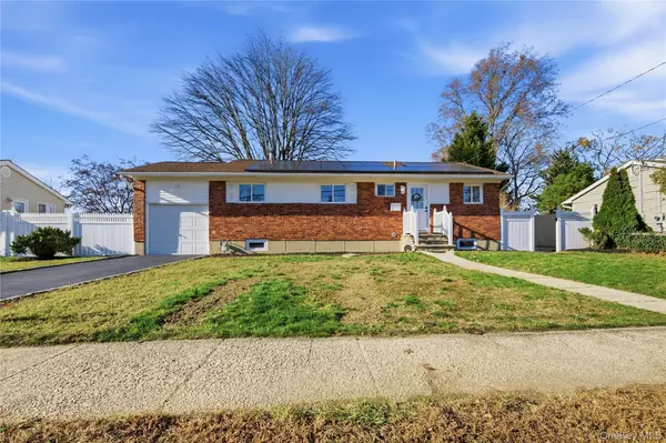 26 Wilshire DR, North Babylon, NY 11703