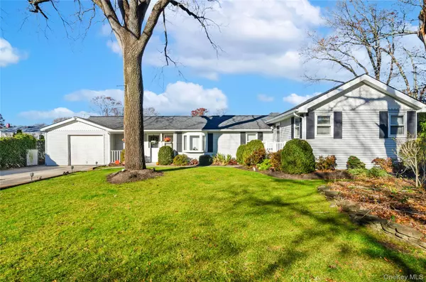 25 45th ST, Islip, NY 11751