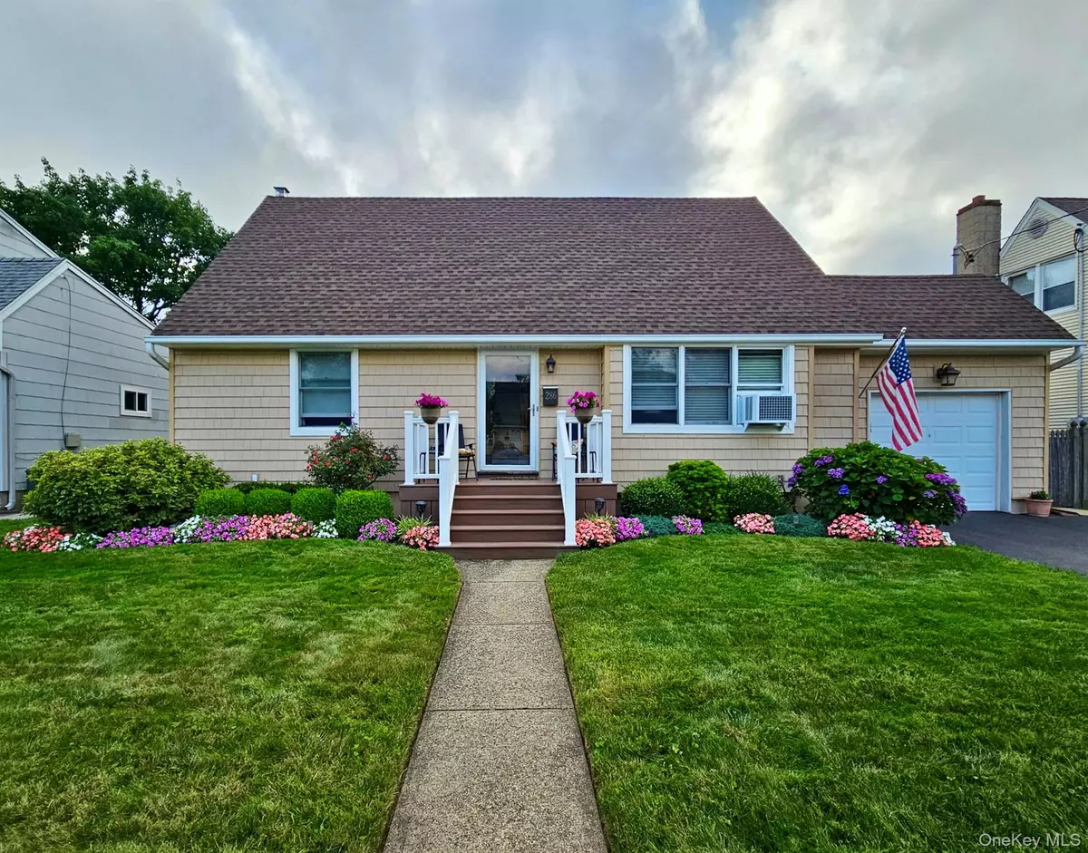 Massapequa Park, NY 11762,286 Pacific ST