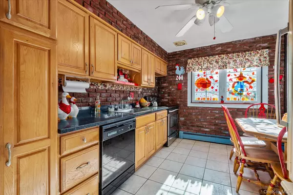 Seaford, NY 11783,647 Seamans Neck RD