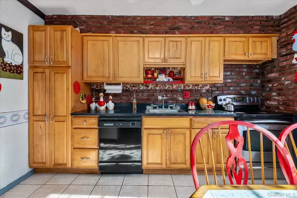 Seaford, NY 11783,647 Seamans Neck RD