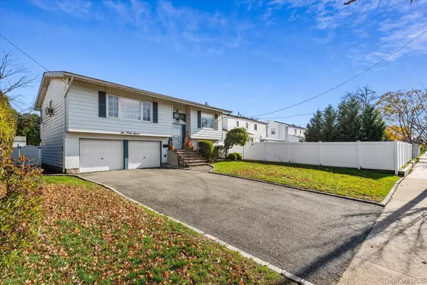 647 Seamans Neck RD, Seaford, NY 11783