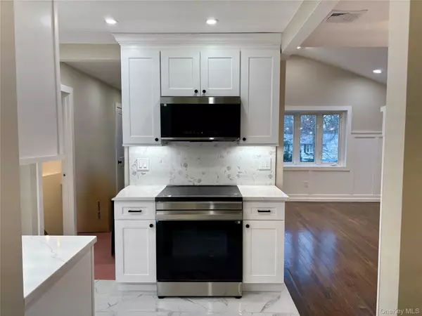 Sound Beach, NY 11789,12 Hampton RD