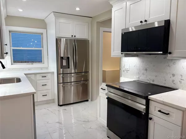 Sound Beach, NY 11789,12 Hampton RD