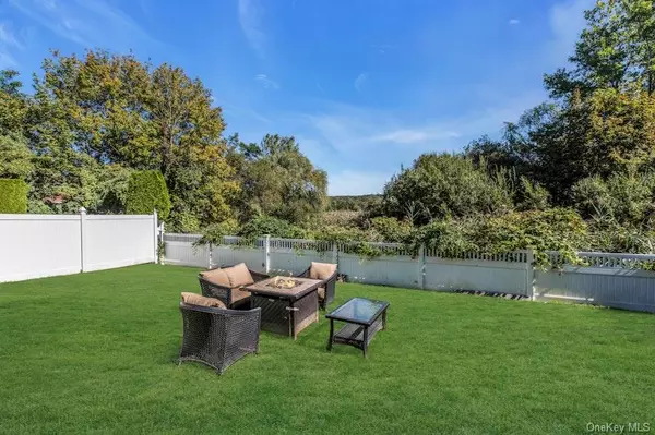 Locust Valley, NY 11560,3 Bayview PL