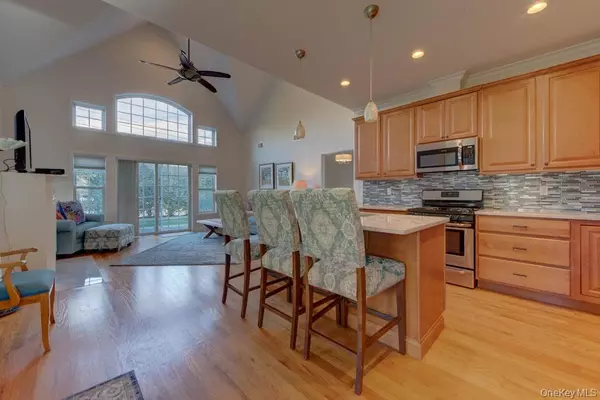 West Nyack, NY 10994,12 Wolfe CIR