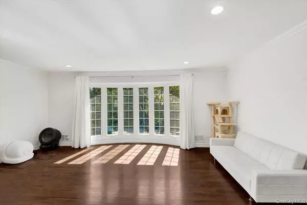 New Rochelle, NY 10804,270 Victory BLVD