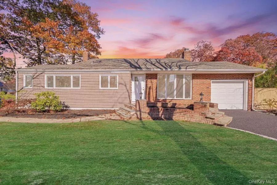 67 Bardolier LN, Bay Shore, NY 11706