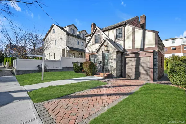 Jamaica Estates, NY 11432,8511 Eton ST