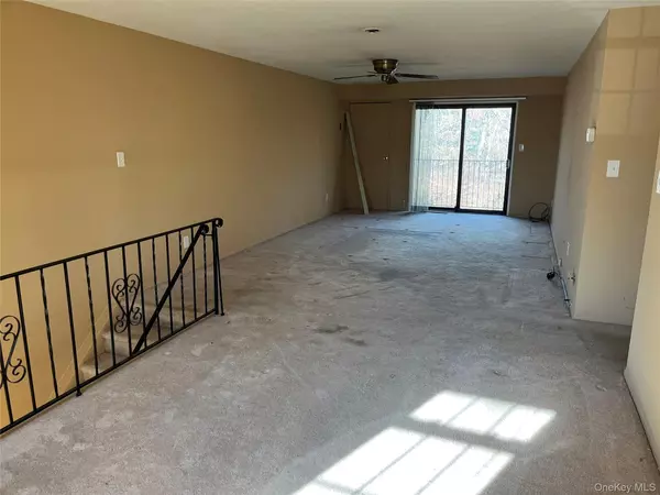 Bay Shore, NY 11706,45 Newbrook LN #45