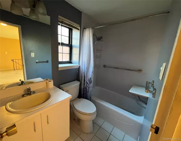 Bay Shore, NY 11706,45 Newbrook LN #45