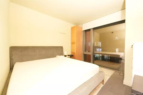 Flushing, NY 11354,13103 40th RD #18V