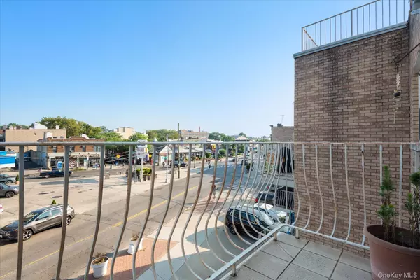 Glendale, NY 11385,71-05 Cooper AVE #2