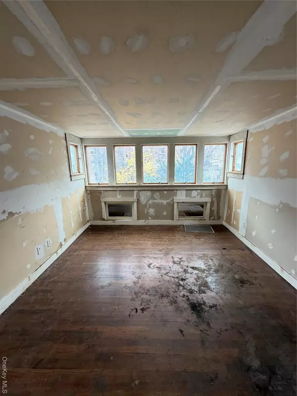 Yonkers, NY 10705,244 Tibbetts RD