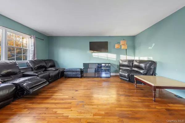 Bayside, NY 11361,40-25 221st ST