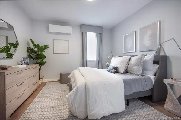 Central Islip, NY 11722,300 Carleton AVE #5207